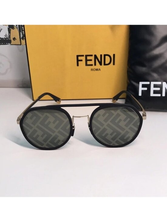 NEW  AUTHENTIC Fendi FE40040U 02C Pattern Pilot Sunglasses – Black / Grey main image 6